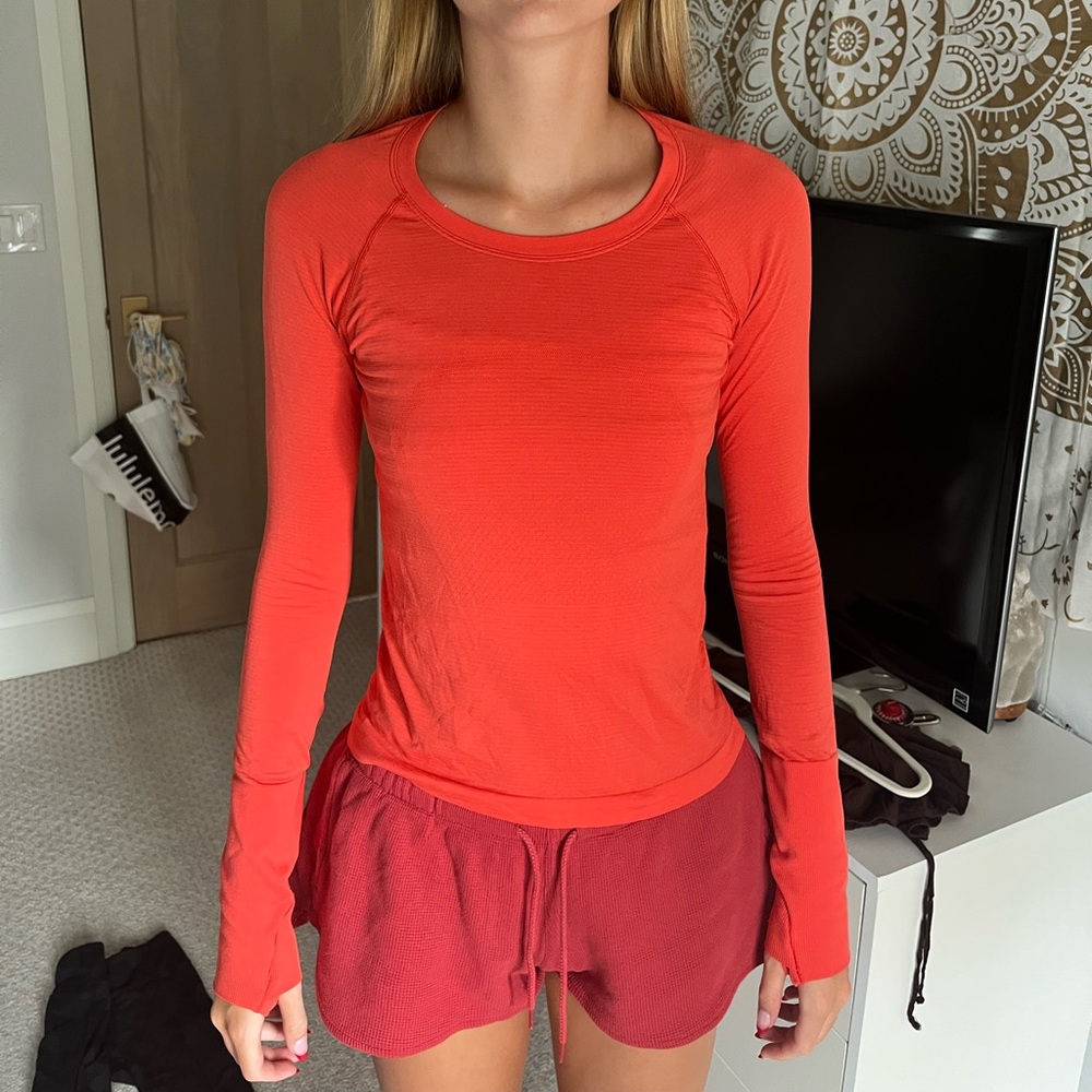 Lulu Lemon Swiftly Tech Long Sleeve